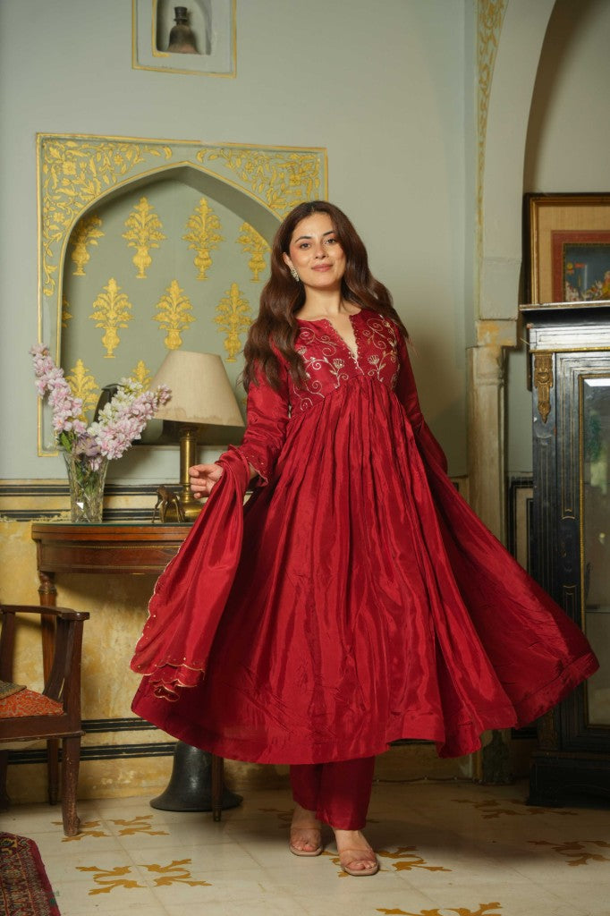 Maroon divine hand work