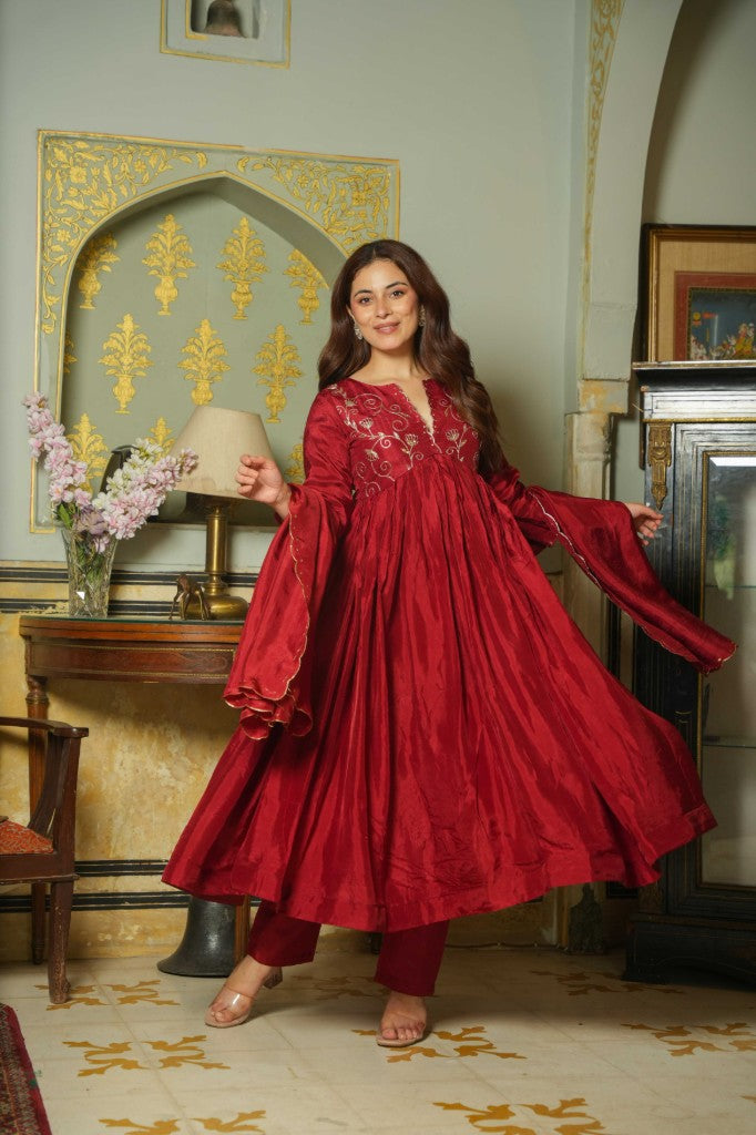 Maroon divine hand work