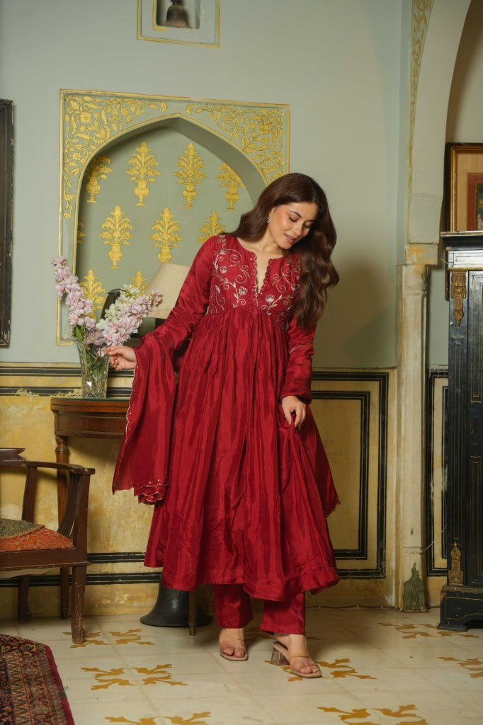 Maroon divine hand work