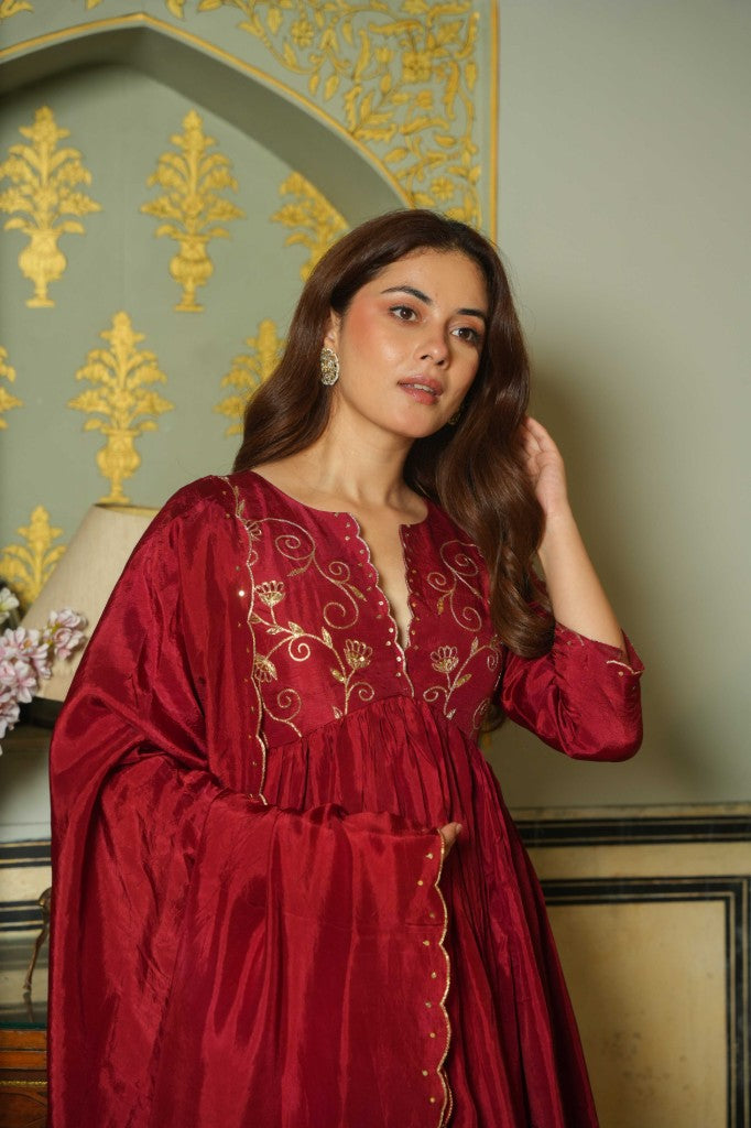 Maroon divine hand work